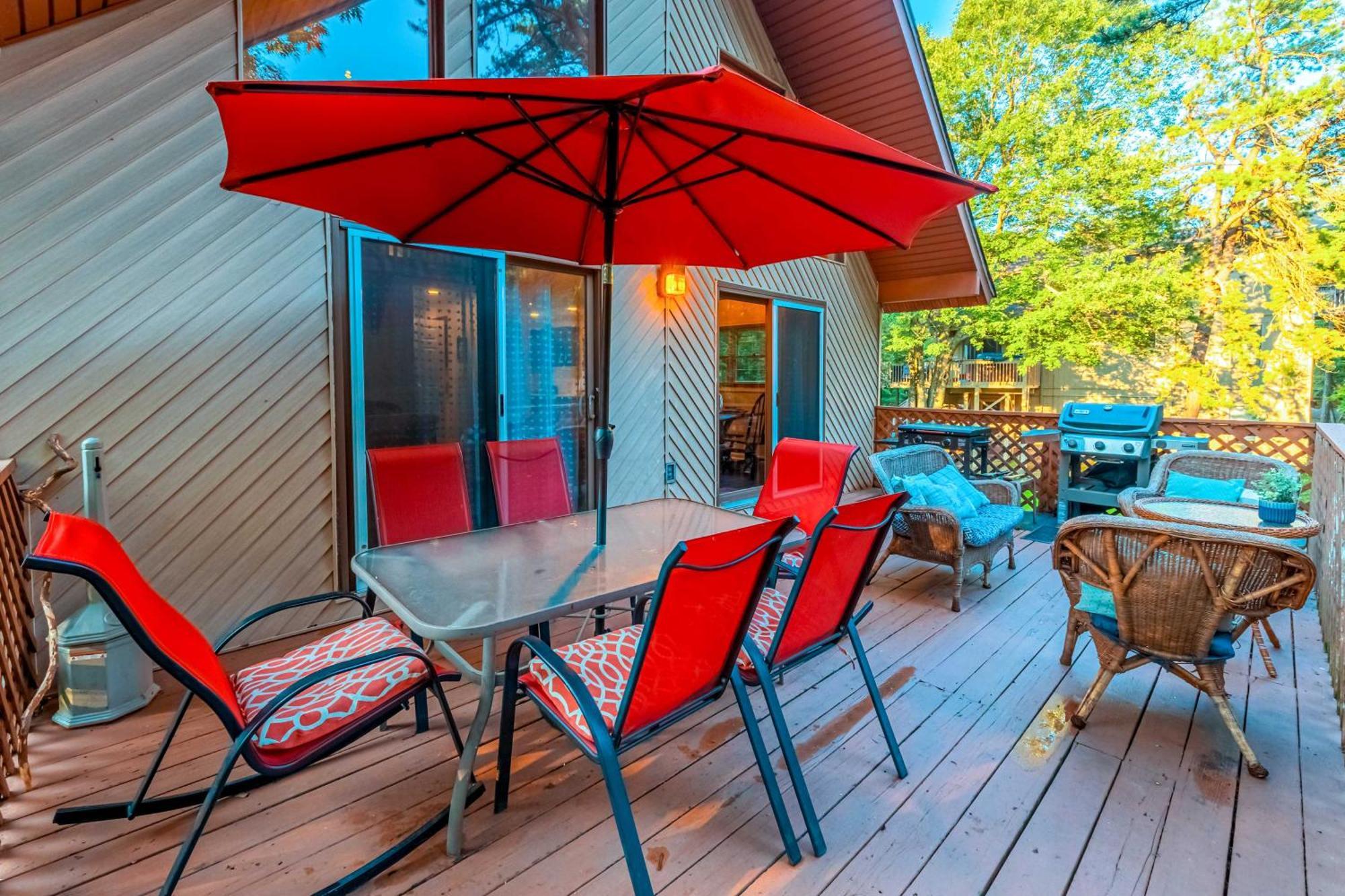 Poconos Ski Retreat With Sauna, Hot Tub, And Game Room Lake Harmony Eksteriør billede
