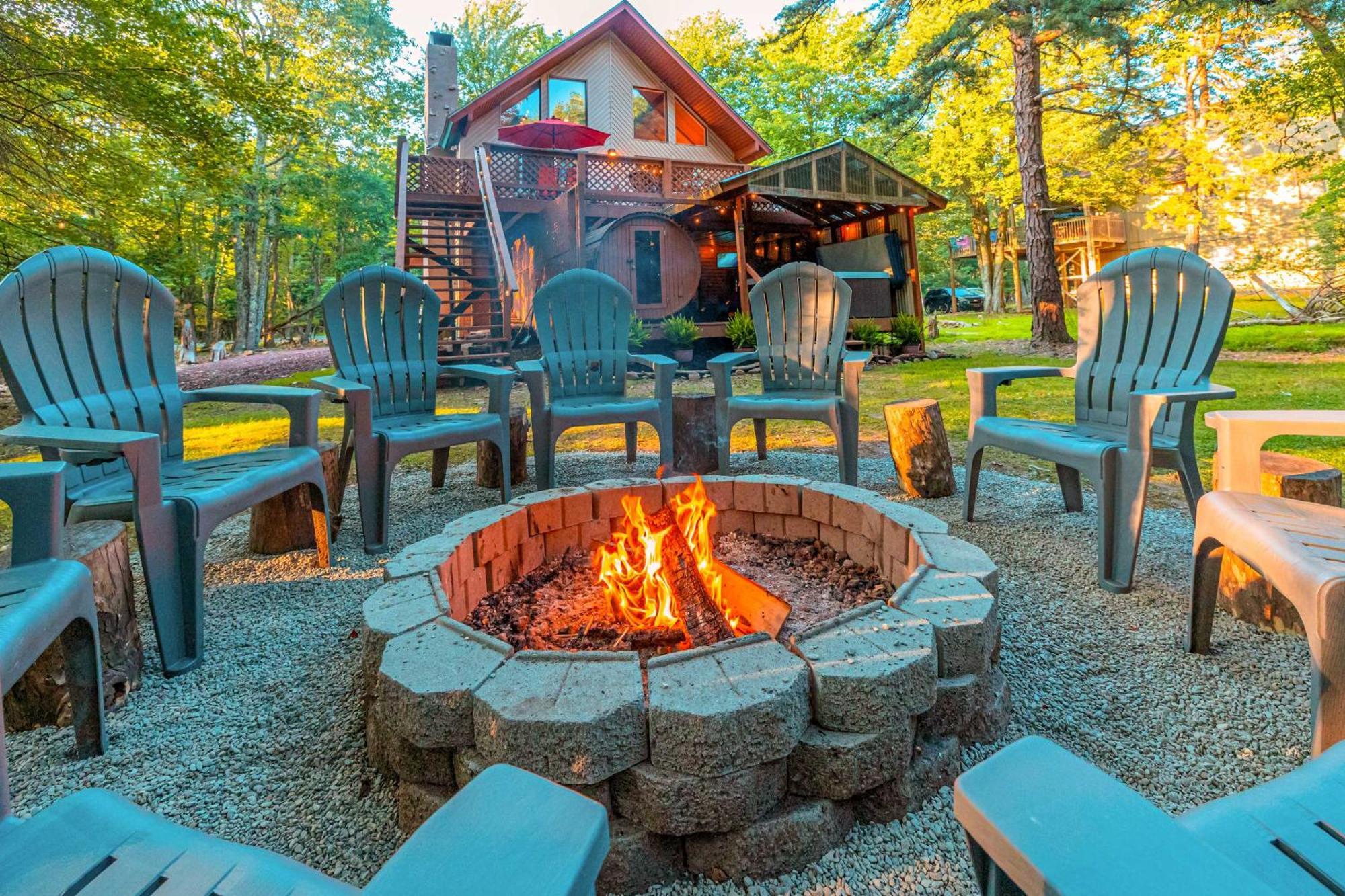 Poconos Ski Retreat With Sauna, Hot Tub, And Game Room Lake Harmony Eksteriør billede