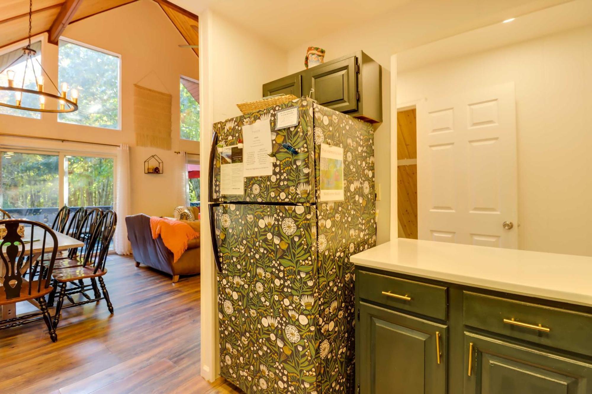 Poconos Ski Retreat With Sauna, Hot Tub, And Game Room Lake Harmony Eksteriør billede