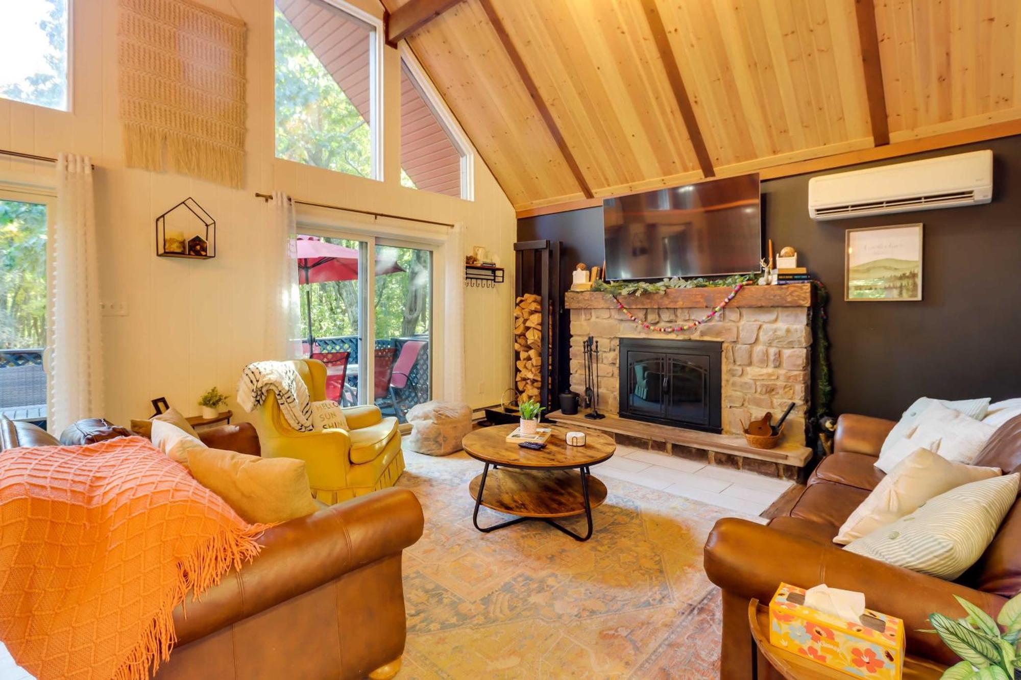 Poconos Ski Retreat With Sauna, Hot Tub, And Game Room Lake Harmony Eksteriør billede